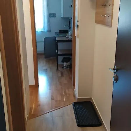 Eskim Jahorina, Db 301 Lejlighed